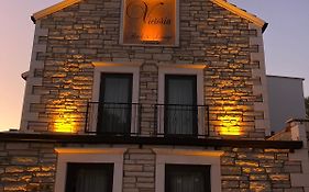 Victoria Hotel And Lounge